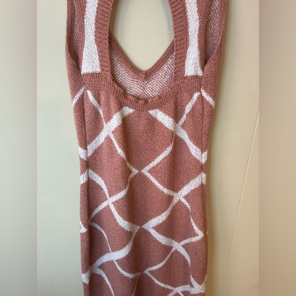 Fashion Nova Women Sweater Dress. Deep V Front Back is out size M - Picture 10 of 16